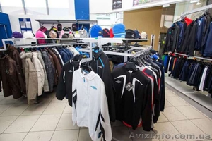 Продам торгове обладнання  з магазину одягу та взуття