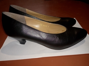 Туфли черные б/у на каблуке-рюмочка