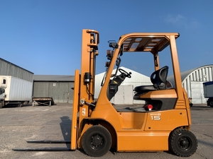 Вилковий електронавантажувач Toyota з напівкабіною,  випуск кінець 2020 року