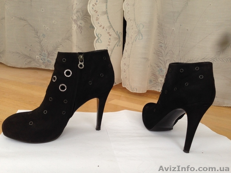 Напівчобітки замшеві чорні Італія - <ro>Изображение</ro><ru>Изображение</ru> #1, <ru>Объявление</ru> #1629723