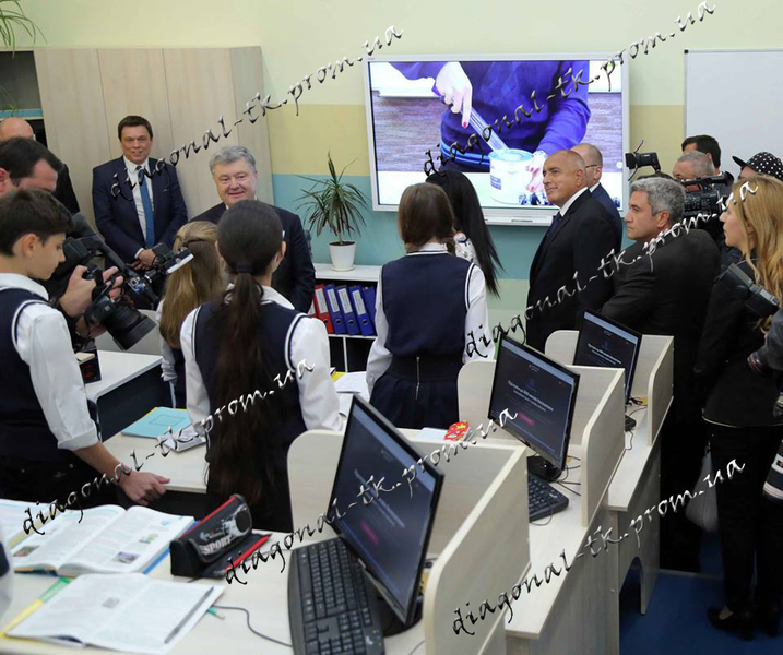 Жилет для дівчинки шкільний синій - <ro>Изображение</ro><ru>Изображение</ru> #1, <ru>Объявление</ru> #1735076